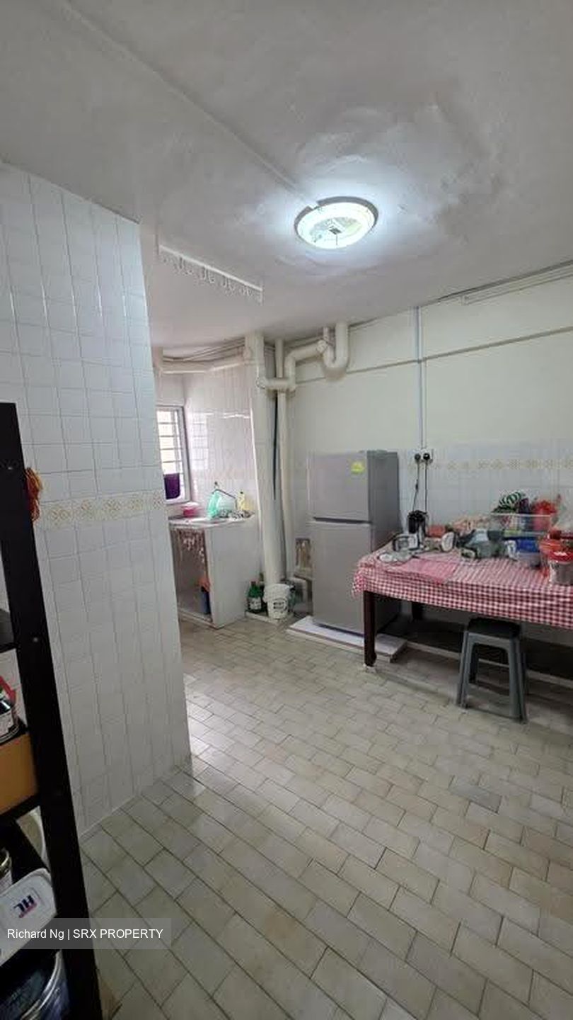 Blk 556 Jurong West Street 42 (Jurong West), HDB Executive #636434271